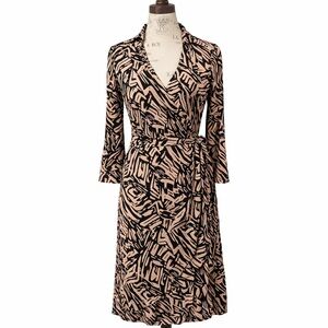 🖤 SNAP Black & Tan Abstract Wrap Dress – Size Medium 🖤